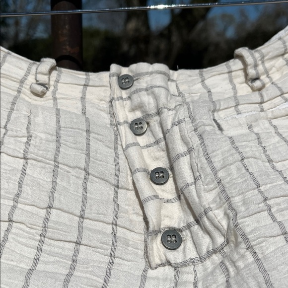 Stylish Cream Cropped Pants - Picture 3 of 11